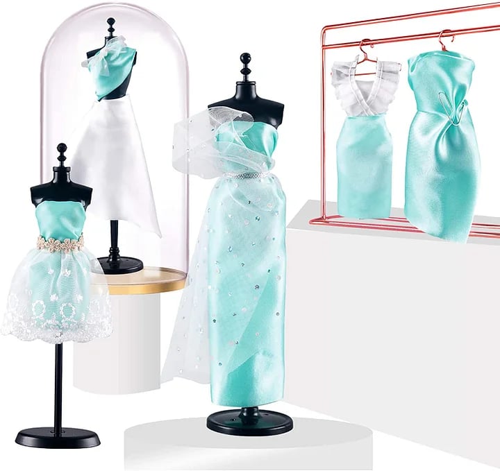Green - 5 Dresses & 1 Model